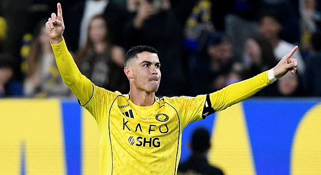 CR7 nehraje a dál mlčí. Stávka? Tady nejsi v Ronaldově Arábii, pálí do něj Saúdové