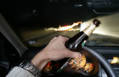 Italští řidiči přistiženi v opilosti nově nastartují vůz až po dechové zkoušce