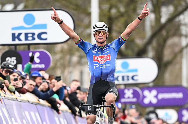 Van der Poel se zázračně vyhnul ležící hlavě, otvírák klasik rozhodl na kostkách