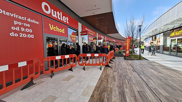 Nával v novém Lidl Outlet v Ostravě. Polák jel kvůli nákupu 150 kilometrů