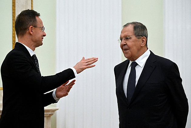Maďarský ministr řešil s Lavrovem vyškrtnutí Rusů ze sankcí, ukazuje nahrávka