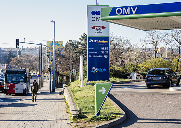 Strop na naftu padá o čtyři koruny. Máme prodávat pod cenou, zlobí se čerpadláři