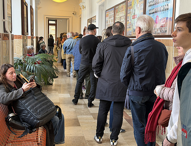 Odvolily dvě třetiny lidí, rýsuje se rekordní účast. Maďarsko vybírá parlament