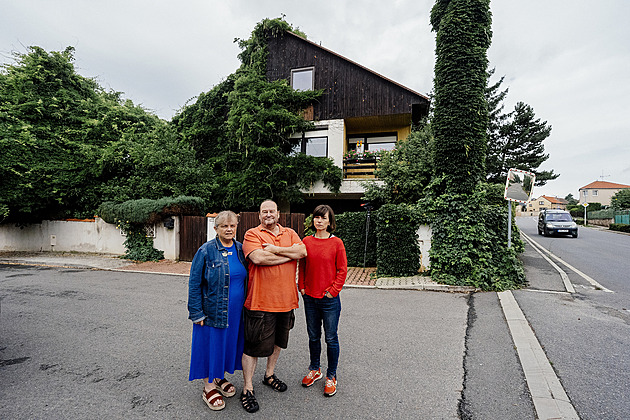 Přišli o firmu, teď dluží 300 milionů. Soudy s překupníky trvají třicet let