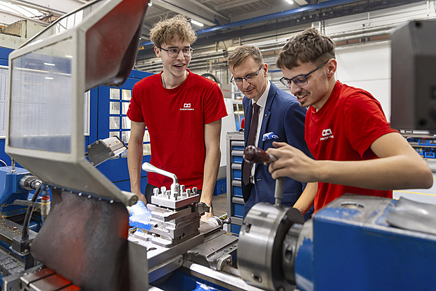 Nový model výuky: ve škole i ve fabrice. Kraj otestuje duální vzdělávání