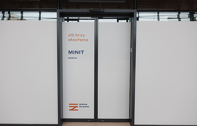 Obchody? Již brzy! Na nádraží v Brně prodejny na povolení čekají už půl roku