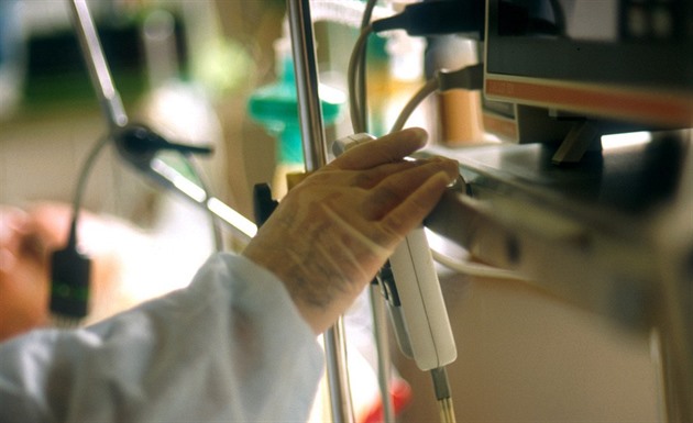 Její jediný syn se udusil rajčetem. Trápící se žena kvůli tomu podstoupí eutanazii