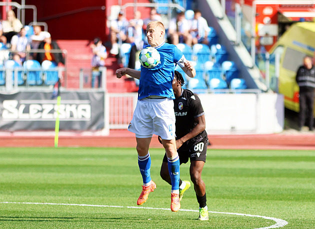 Sundejte dresy! křičeli fandové na hráče Baníku. Ti odmítli, chtějí bojovat dál