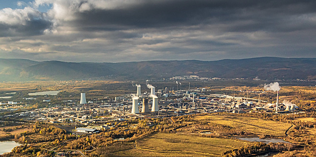 Smrt v litvínovské chemičce. Pracovník propadl roštem do běžícího ventilátoru