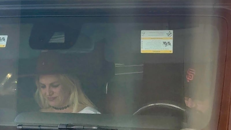 Opilou a zdrogovanou Britney Spears za volantem zadržela policie. Hvězda musí k soudu