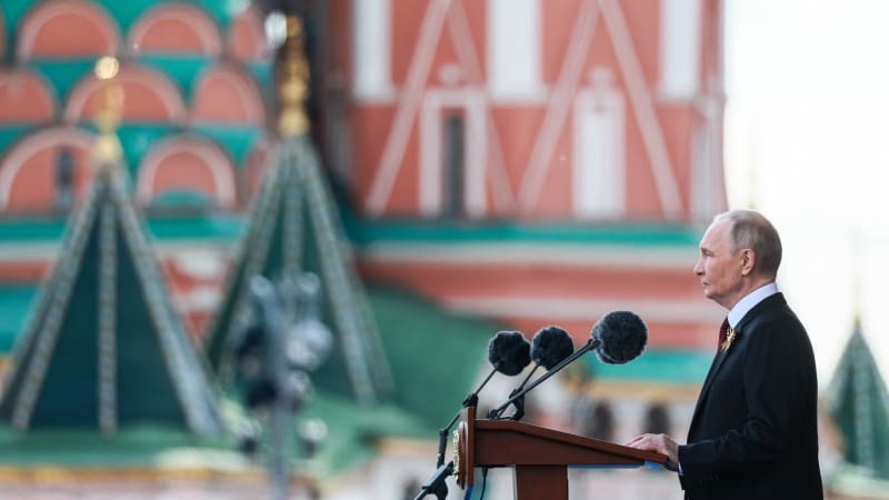 ON-LINE: V Moskvě začíná Putinova vojenská přehlídka. Vydrží domluvené příměří s Ukrajinci?