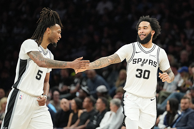 San Antonio postoupilo do semifinále NBA, Detroit si vynutil sedmý zápas