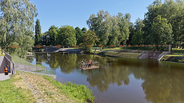 Nová zkratka přes Malši. Chodci i cyklisté řeku překonají na samoobslužném přívozu