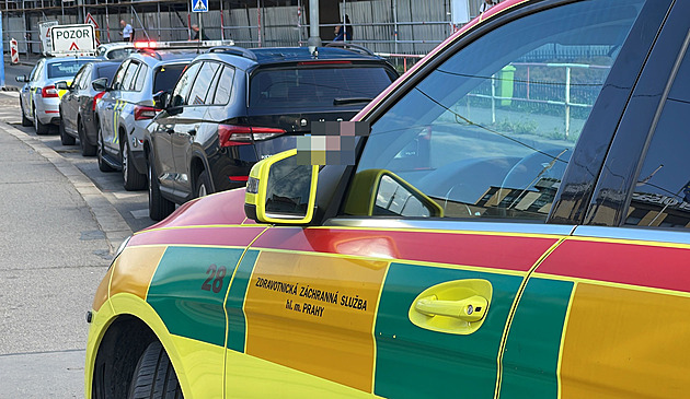 Vážné napadení na Palmovce. Mluví se o útoku nožem, policie hledá pachatele