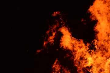 Hasiči zasahovali u požárů lesa na Šumavě a na Benešovsku
