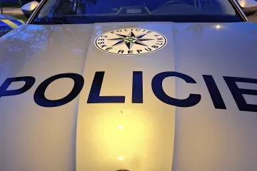 Policie vyšetřuje násilný čin v Tanvaldu, bodná zranění při něm utrpěli tři lidé