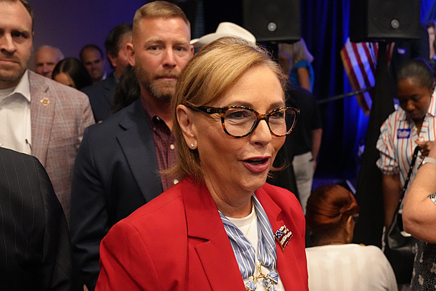 Nástupcem senátora Grahama má být jeho sestra. Favoritka Trumpa vyhrála primárky